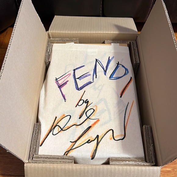 Fendi FF By Karl Lagerfeld logo monogram Collectors wooden trunk book USB NEW - Picture 10 of 12